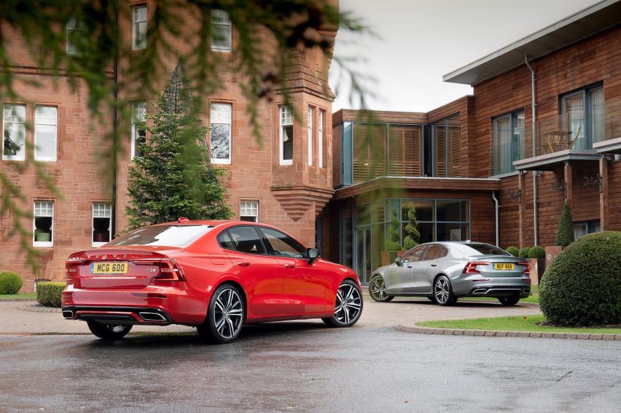  Volvo S60 T5 R-Design 2019 года  (UK) (фото 39 из 40)